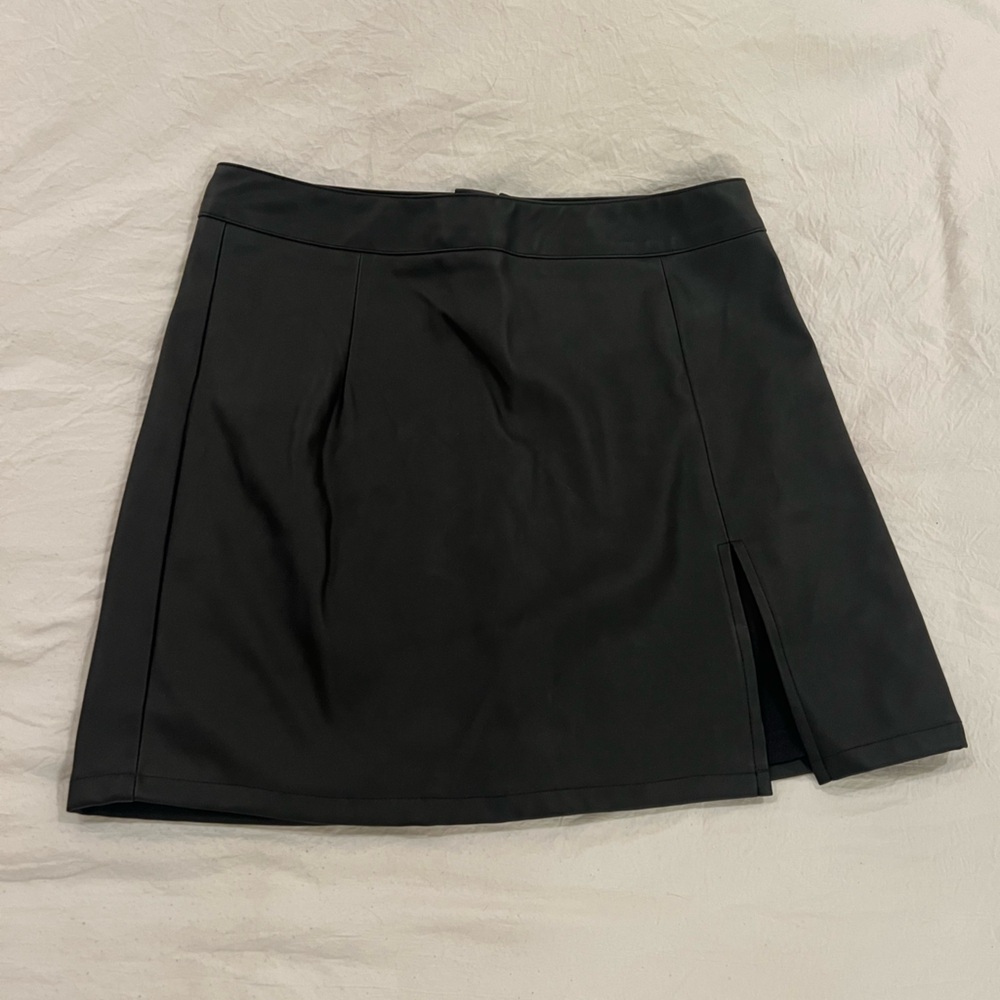 Black mini vegan leather skirt